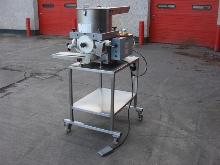 Deighton Formatic C2000 Former